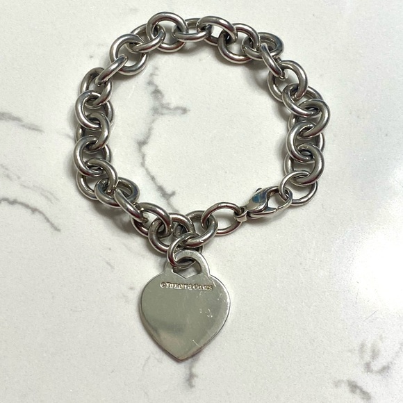Tiffany and Co. Return to Tiffany Heart Tag Charm Bracelet in Silver - Picture 2 of 4